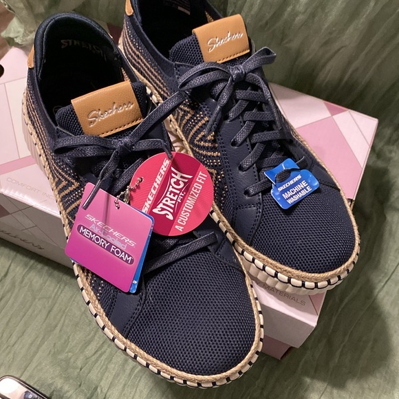 8.5 SKECHERS STRETCH FIT , MEMORY FOAM MACHINE WASHABLE - Picture 11 of 11